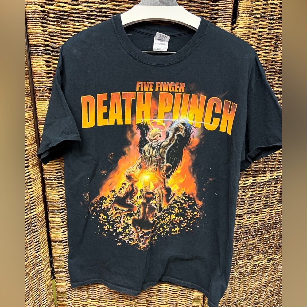 Five Finger‎ Death Punch  2014 Tour shirt- Size: Large